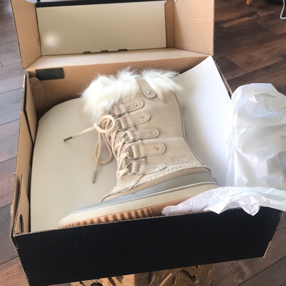 Joan of Artic Boots - Picture 6 of 6